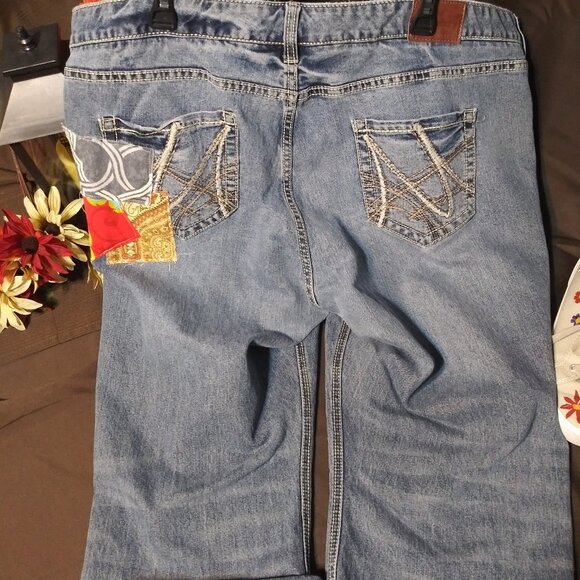 406 jeaniemade Size 23 Maurices Patchwork Capris - Picture 4 of 5